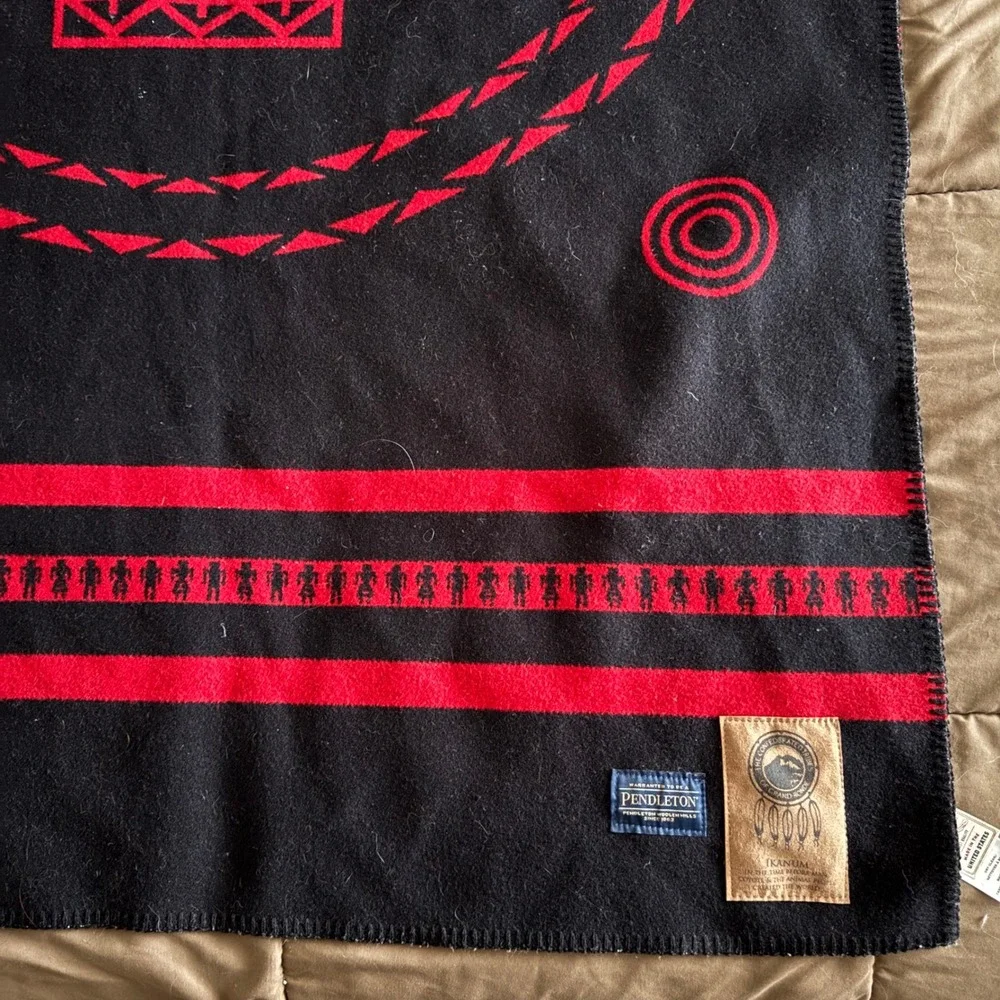 Pendleton Ikanum Blanket Confederated Tribes Grand Ronde Wool Red Black USA Made